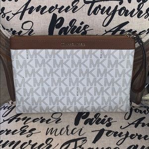 Michael Kors Jet Logo Clutch